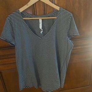 V-neck striped Work out top